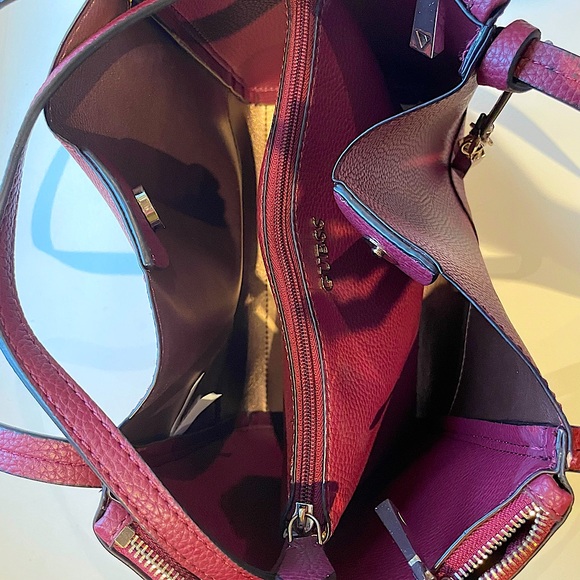 NEW - Guess Handbag with extra side bag - Picture 4 of 5
